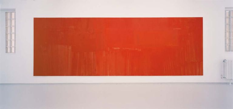 Neue Galerie Dachau, 2002: Ohne Titel, 2002. Acryl/Nessel, 200 x 580 cm. Foto: Florian Holzherr