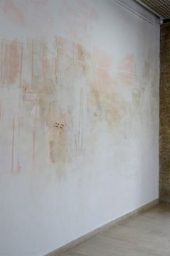 Ohne Titel, 2018. 380 x 700 cm. Pigmente, Baudispersion, Eisenpulver, Gips, Zitronens&auml;ure, Sauerstoff. Kunstverein Wolfsburg: Simply A Painting