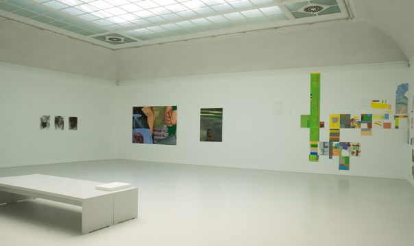 Ausstellungsansicht: Kikeriki, Kunstverein Konstanz 2023. Von links: Th.B., Carlo Krone, Timo Lupoli, Lukas Hengelhaupt