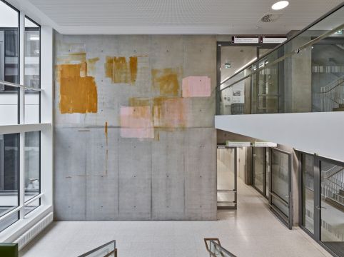 Couleurs l&eacute;g&egrave;res, 2018. Wandmalerei, ITZ der Uniklinik Freiburg (Foto: Bernhard Strauss)